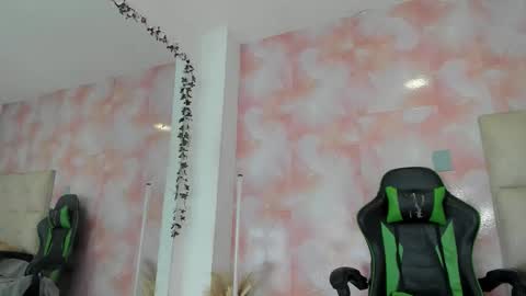 karoline  online show from January 8, 8:35 pm