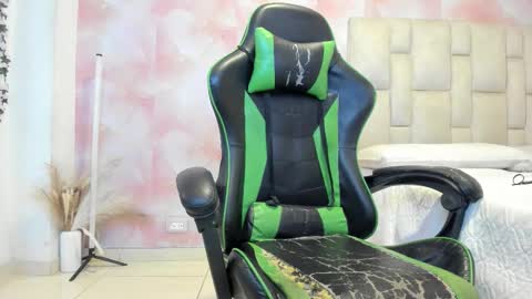 karoline  online show from February 14, 6:43 pm