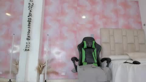 karoline  online show from March 27, 12:45 am