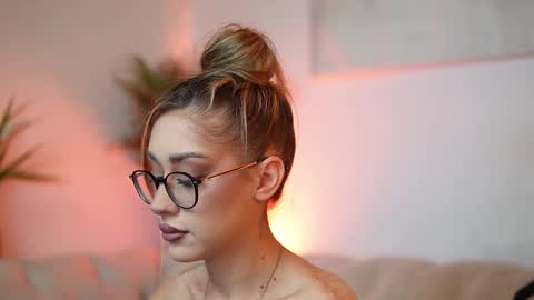  Aileen  online show from October 25, 6:59 pm