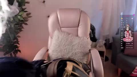 Aisha online show from October 25, 4:36 pm