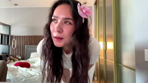 Aisha online show from April 12, 7:55 am