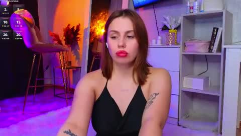 Aisha online show from August 8, 4:48 pm