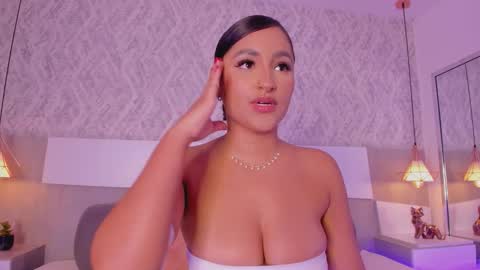 Aisha online show from November 12, 5:55 pm