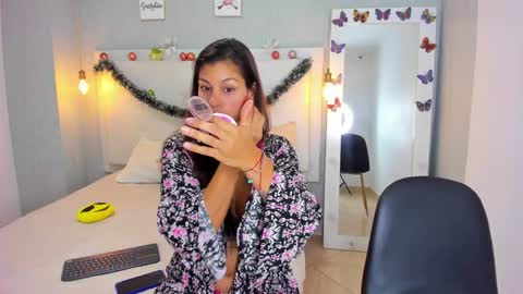 aishawild online show from December 28, 12:35 pm