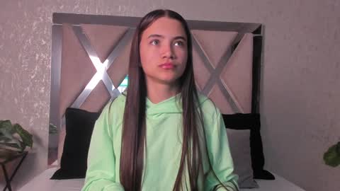 Snapshot of aitana_baker_ chatting on February 8, 12:28 pm little aitana online show from February 8, 12:28 pm