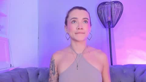 Snapshot of aitana_baker_ chatting on October 8, 4:39 am little aitana online show from October 8, 4:39 am