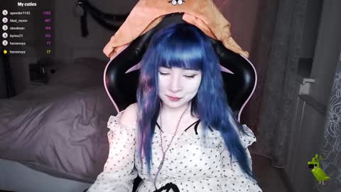 akirahartyx online show from December 17, 1:49 pm