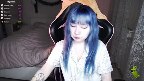 akirahartyx online show from December 25, 3:28 pm