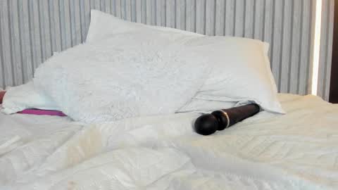 Alahia  online show from January 8, 5:50 pm