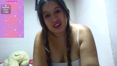 Snapshot of alahia_fox chatting on January 24, 4:37 am alahia online show from January 24, 4:37 am