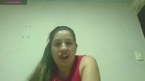 Snapshot of alahia_fox chatting on December 8, 1:35 am alahia online show from December 8, 1:35 am