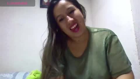 Snapshot of alahia_fox chatting on February 13, 1:19 am alahia online show from February 13, 1:19 am