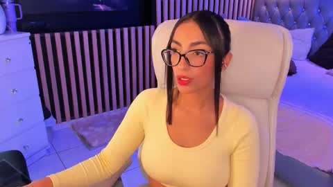 Alaia Alegria online show from November 18, 10:44 pm