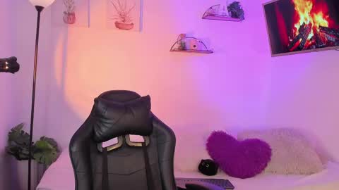   online show from April 15, 10:38 am