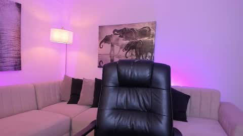 Alaia online show from November 29, 7:40 pm