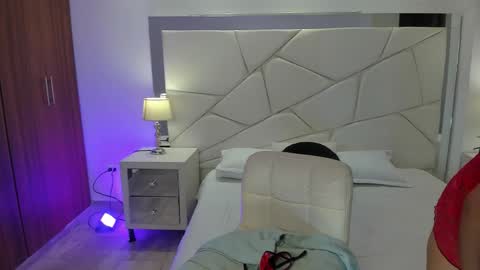 alana  online show from January 11, 7:19 pm