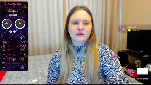 Julia online show from December 17, 9:39 am