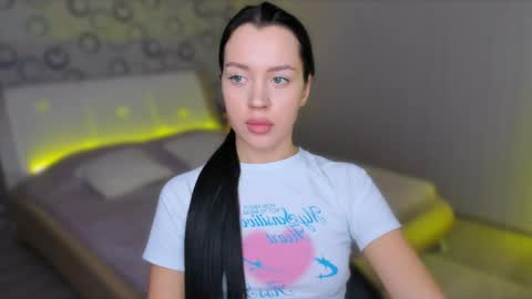 alanamell online show from January 19, 6:32 pm