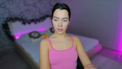 alanamell online show from December 25, 6:30 pm