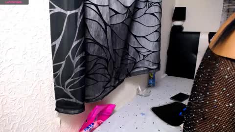 Snapshot of alesiasensual chatting on December 12, 10:56 am AlesiaSensual online show from December 12, 10:56 am