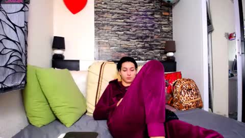 Snapshot of alesiasensual chatting on February 28, 8:20 am AlesiaSensual online show from February 28, 8:20 am