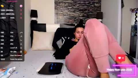 Snapshot of alesiasensual chatting on January 10, 8:51 am AlesiaSensual online show from January 10, 8:51 am