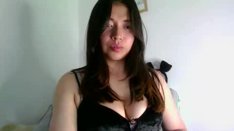 QUEEN OFF MILk  IM BACK  15 NOV online show from April 7, 8:55 pm