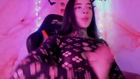 Snapshot of alessafrost_ chatting on October 16, 12:35 am Onlyfans Babykarma6 online show from October 16, 12:35 am