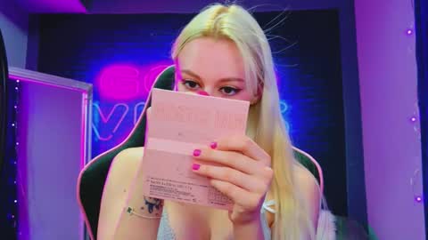 alessiacroft online show from February 19, 6:02 am