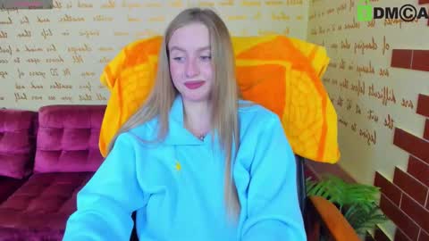 Snapshot of alexa_glory chatting on October 17, 8:01 pm Alexa online show from October 17, 8:01 pm