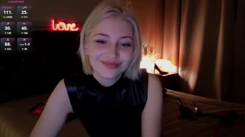 Snapshot of alexa_novak chatting on December 10, 1:43 am Alexa online show from December 10, 1:43 am