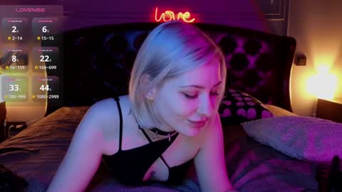 Snapshot of alexa_novak chatting on January 9, 1:50 am Alexa online show from January 9, 1:50 am