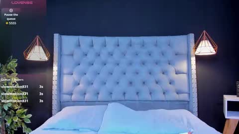 Snapshot of alexamora__ chatting on September 13, 12:02 pm C A M I L A  online show from September 13, 12:02 pm