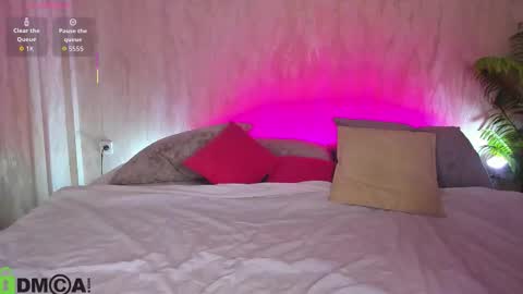 alic_black online show from October 23, 1:44 am