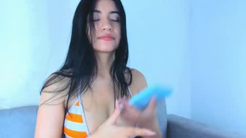 Snapshot of alice_jenner_ chatting on December 17, 2:01 am Alice online show from December 17, 2:01 am