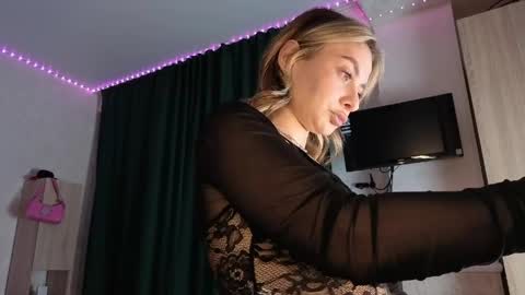 Alice online show from April 12, 3:48 pm