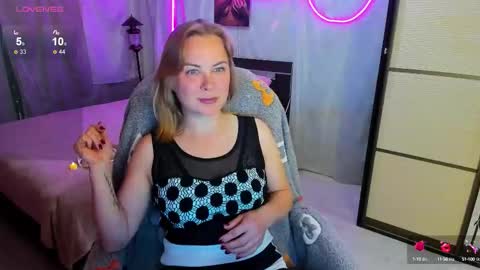Snapshot of alice_sex_intellect chatting on September 25, 4:39 pm Alice online show from September 25, 4:39 pm