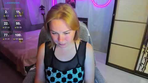 Snapshot of alice_sex_intellect chatting on September 18, 3:21 pm Alice online show from September 18, 3:21 pm