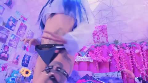     online show from April 19, 9:39 pm