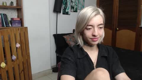 alicee_logan_ online show from March 5, 3:35 am