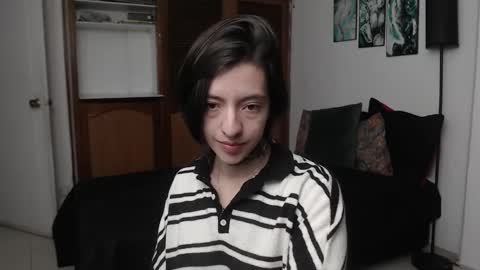 alicee_logan_ online show from December 5, 2:22 am