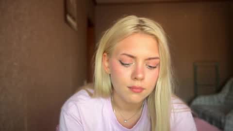 Snapshot of aliceoceaneyes chatting on September 8, 2:16 pm aliceoceaneyes online show from September 8, 2:16 pm