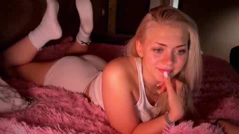 Snapshot of aliceoceaneyes chatting on October 27, 11:50 am aliceoceaneyes online show from October 27, 11:50 am