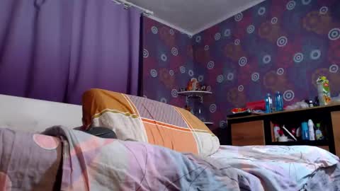 Snapshot of alicewetsquirt chatting on February 12, 4:23 am alicewetsquirt online show from February 12, 4:23 am