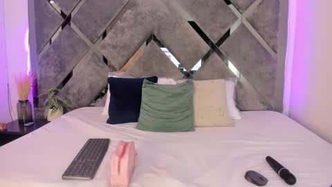 Snapshot of alicia_jerez1 chatting on February 16, 6:54 pm Alice online show from February 16, 6:54 pm