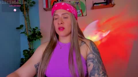 Jennyfer online show from February 28, 9:14 pm