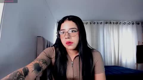 aliice_walker_ online show from November 14, 6:52 pm