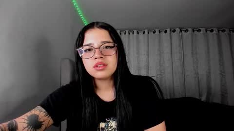 aliice_walker_ online show from January 7, 1:09 am