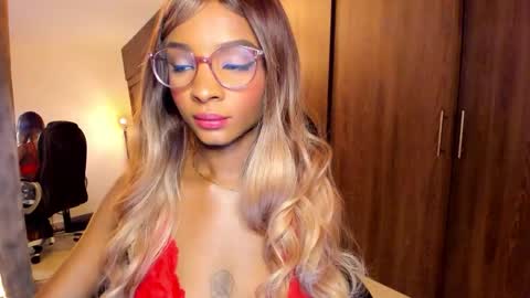 Snapshot of alika_houston chatting on October 21, 3:32 am IG Alik nasso online show from October 21, 3:32 am